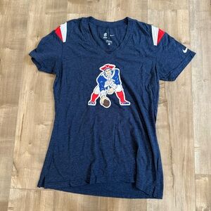 Nike NFL Team Apparel New‎ England Patriots V-Neck Short Sleeve Women Medium